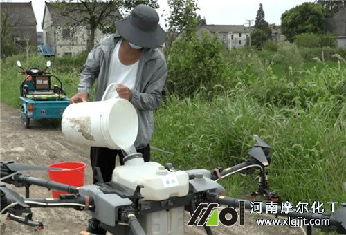 無人飛防葉面噴施